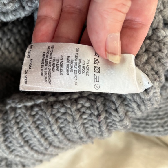 French Connection size M sweater - Picture 15 of 15